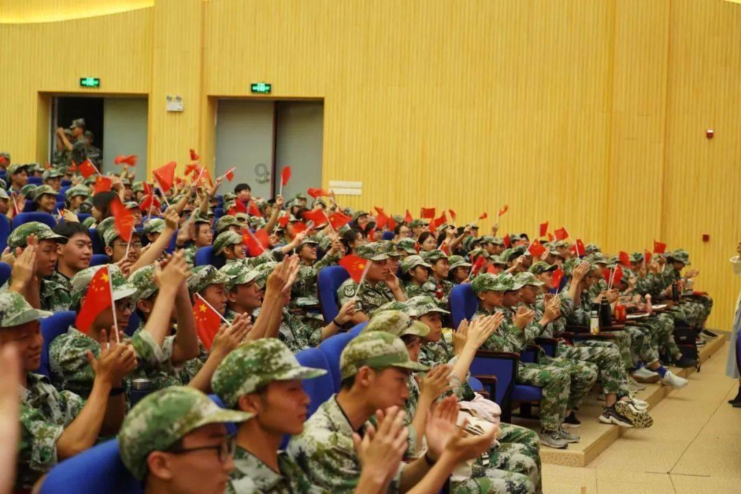 郭晶晶受邀出席理大校庆讲座，打扮知性优雅，公开讲座分享了哪些经历？游戏画面