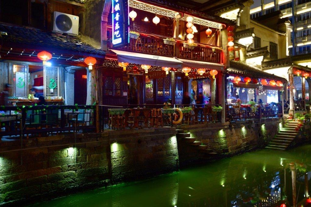 LOL“暴力流奶妈”横空出世，它的具体出装和玩法是什么样的？